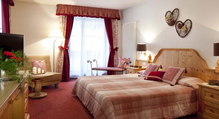 Hotel Table, La Villa & Corvara ski chalet, image 4